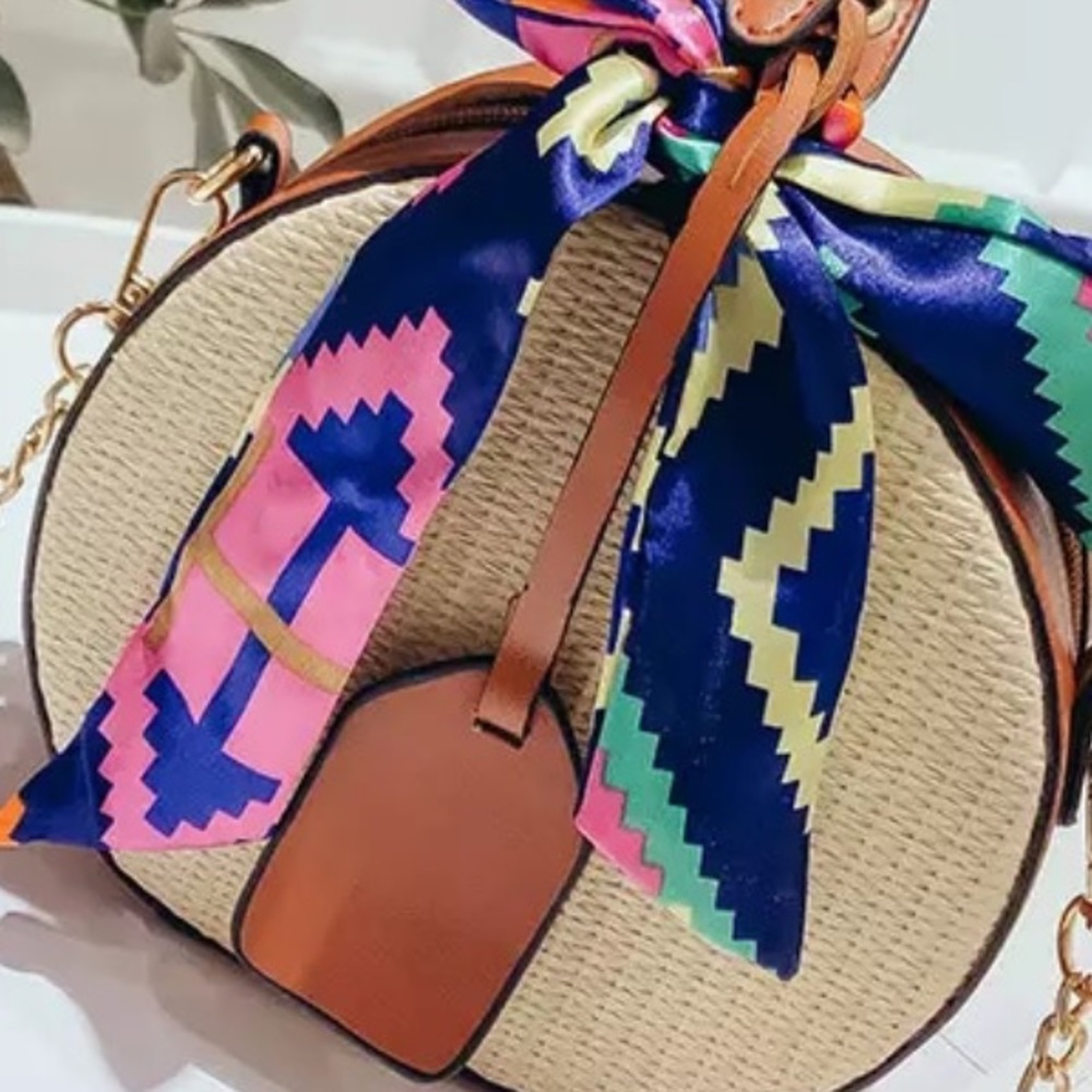 **ONE DAY SALE** Round Weaved Beach Bag Versatile - Picture 4 of 6